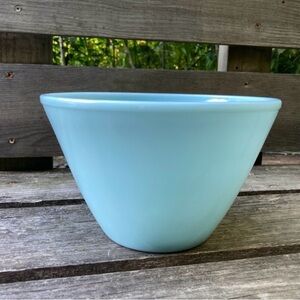 1950's Fire King Turquoise Blue Milk Glass 8.5" (3 qt.) Splash Proof Mixing Bowl